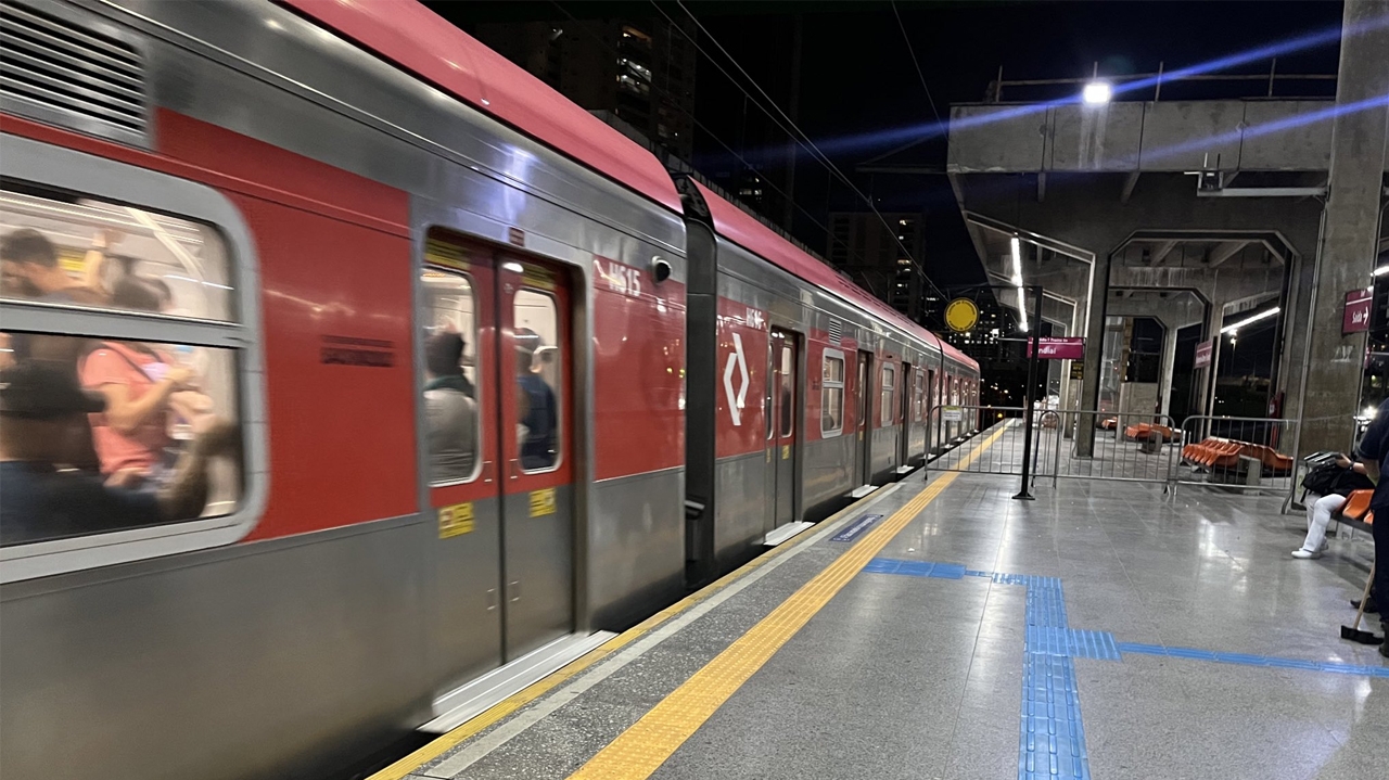 Metrô-SP e CPTM continuam sem previsão de retomada dos serviços