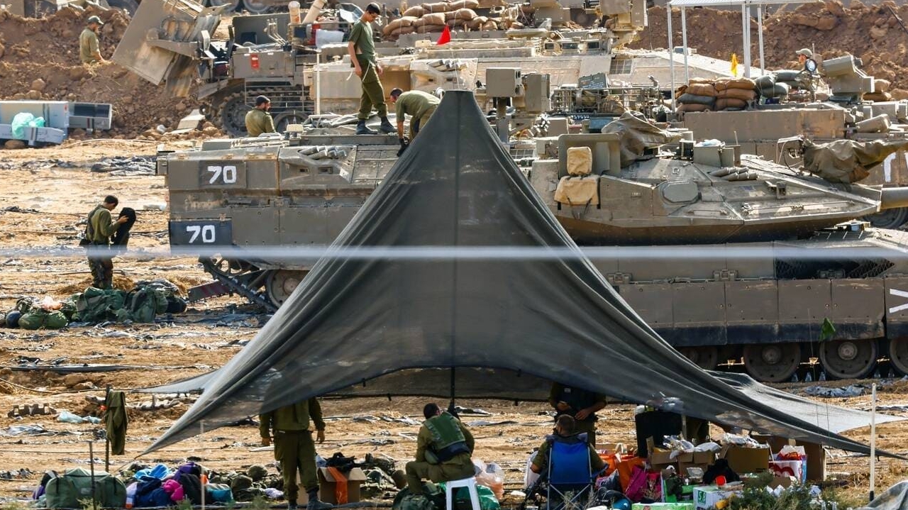 Tropas de Israel adentram território de Gaza por terra 