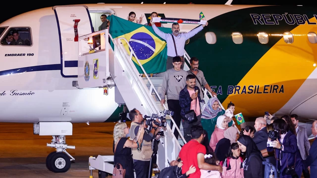 Repatriados de Gaza deixam abrigo no interior de São Paulo