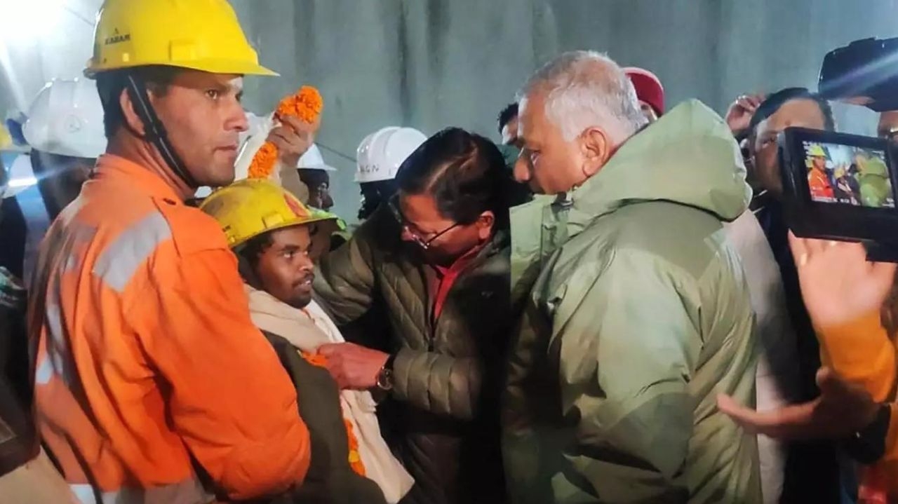 Resgate heróico de 41 operários presos em túnel no Himalaia