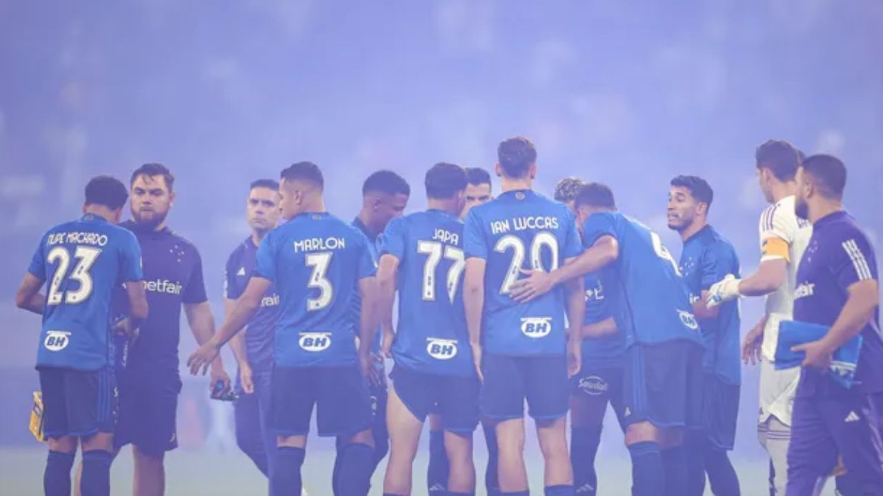 Cruzeiro empata o jogo contra o Athletico no final e segue ameaçado