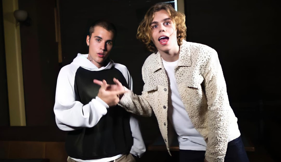 The Kid Laroi e Justin Bieber lançam clipe do single ‘Stay’