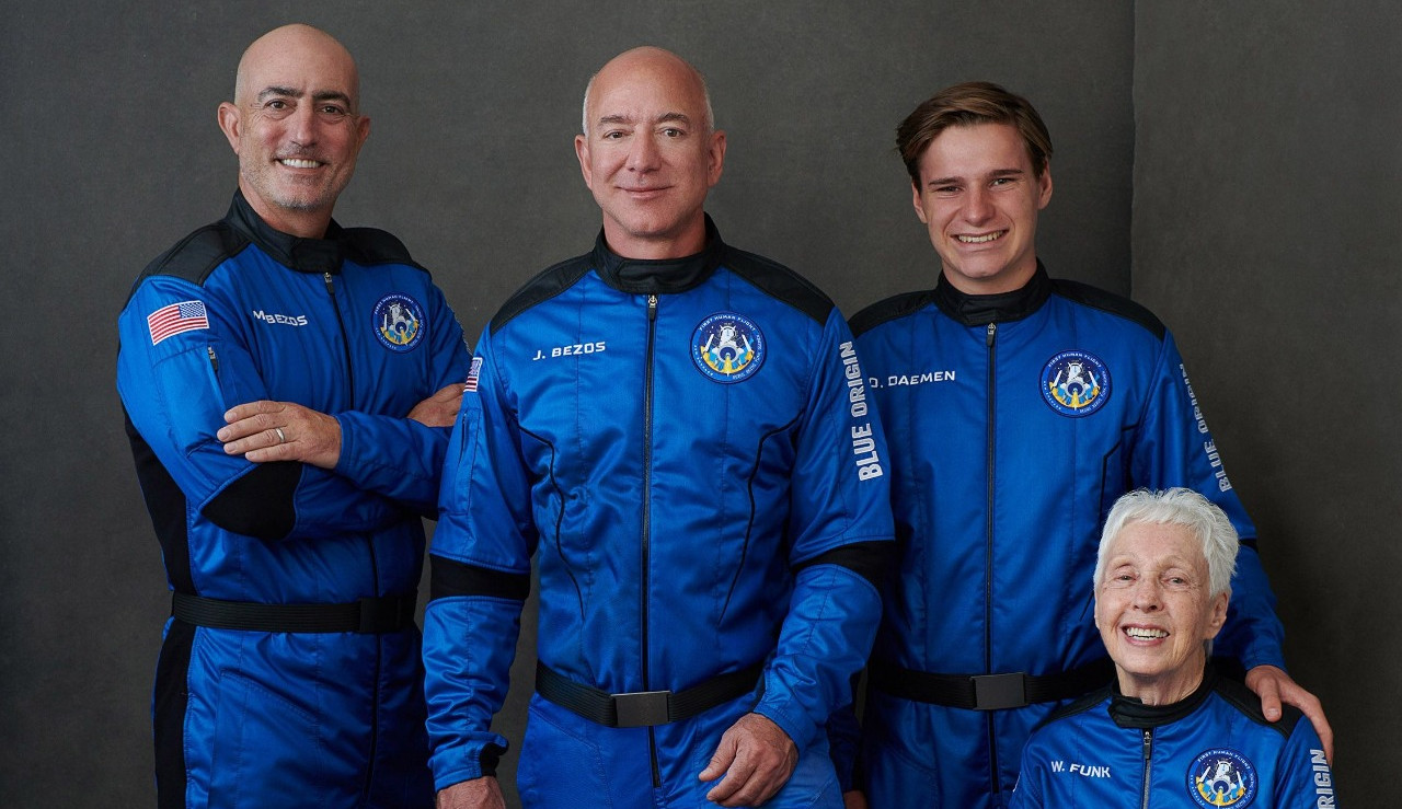  Após ida ao espaço, Jeff Bezos concorda com críticos que chamam turismo espacial de ‘viagens de prazer para ricos’