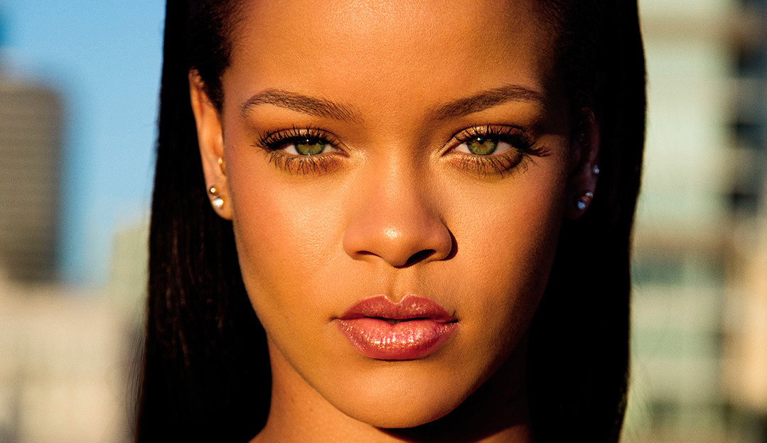 Descubra os truques de maquiagem da cantora Rihanna