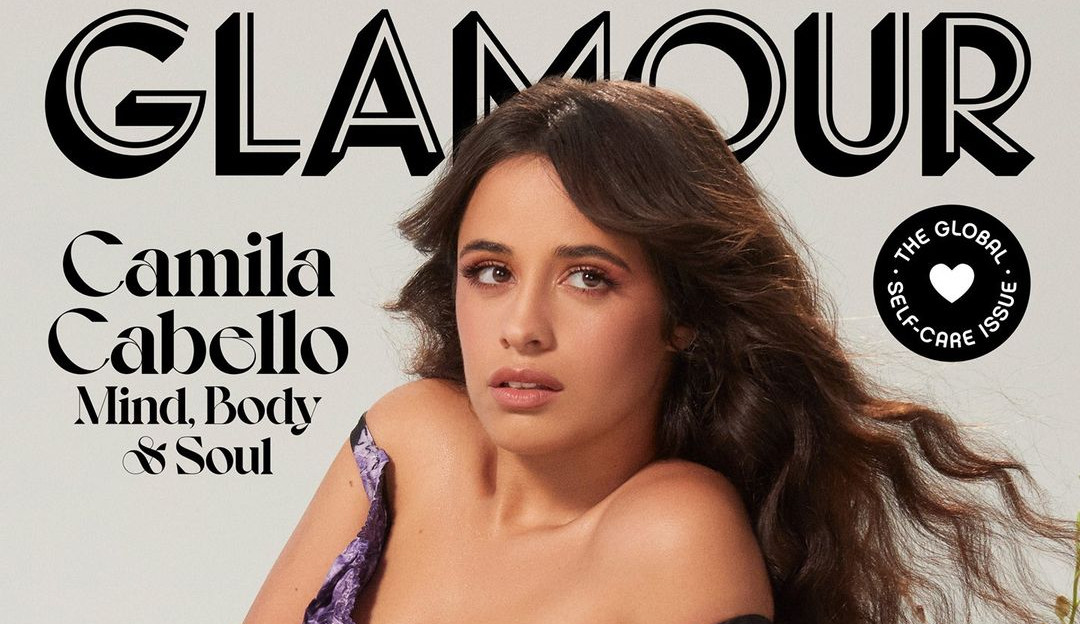 Estampando a capa da revista Glamour, Camila Cabello conta em entrevista detalhes sobre sua vida pessoal e sobre seu futuro álbum, intitulado “Familia” 