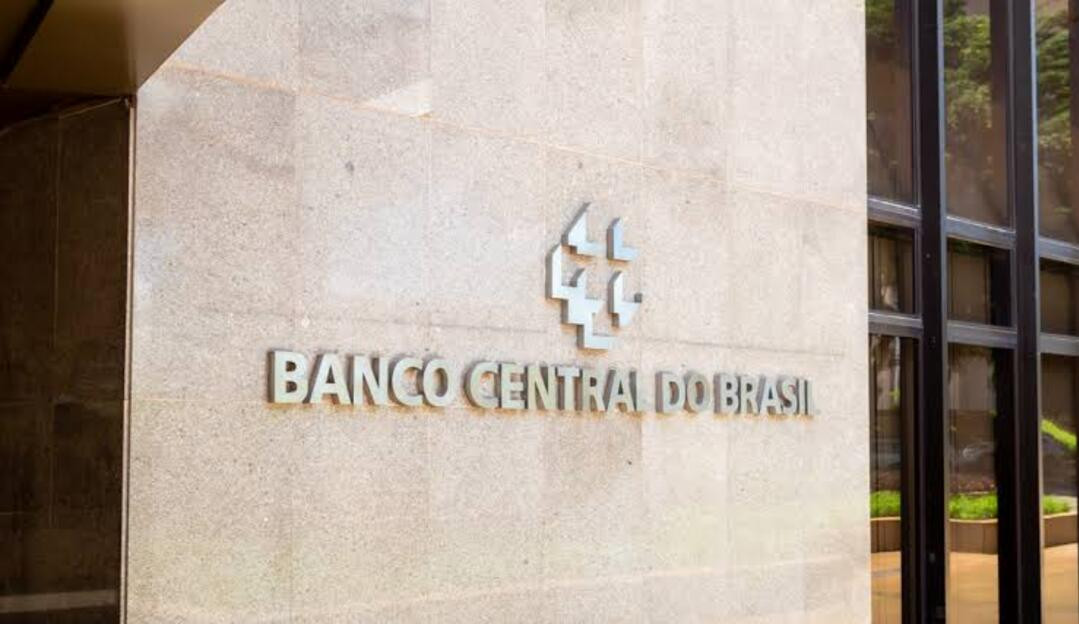 Banco Central promove leilão surpresa de swap para conter alta do dólar