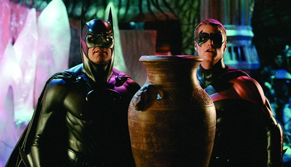 George Clooney afirma que não o deixam chegar perto de super-heróis após Batman & Robin