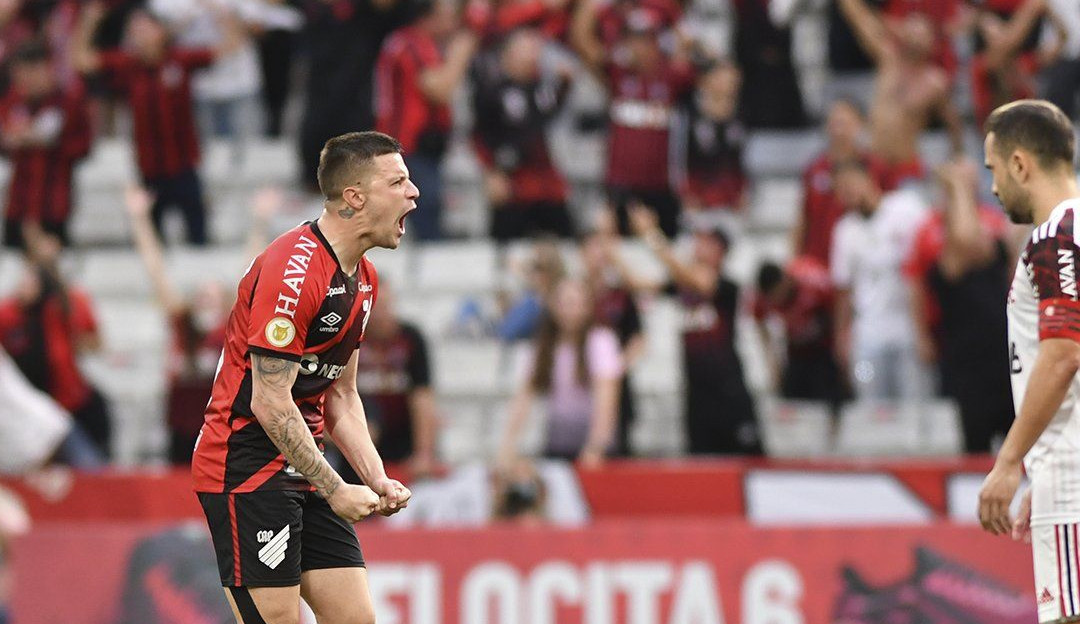 Flamengo e Athletico-PR termina em confusão na Arena
