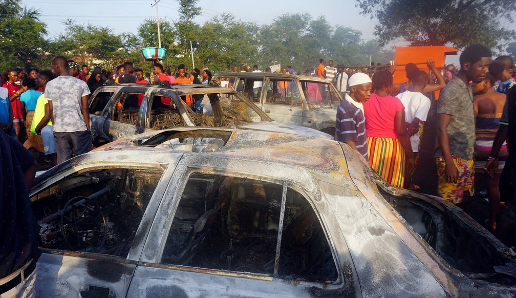 Explosão de caminhão-tanque em Serra Leoa deixa 92 mortos e dezenas de feridos