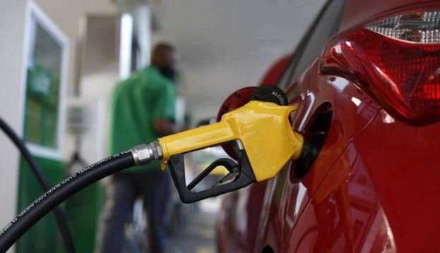 Litro da gasolina bate o preço de R$7,99, e botijão de gás chega a R$140, segundo ANP