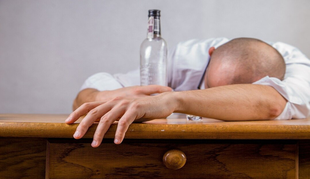 Novo estudo internacional aponta que o excesso de álcool pode provocar câncer de esôfago