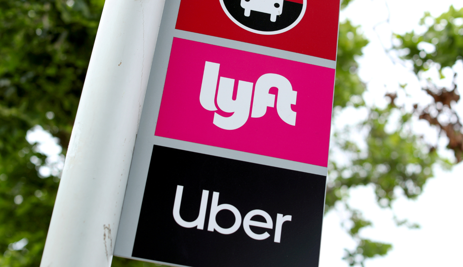 Mesmo com crescimento de preços, Uber e Lyft continuam a crescer