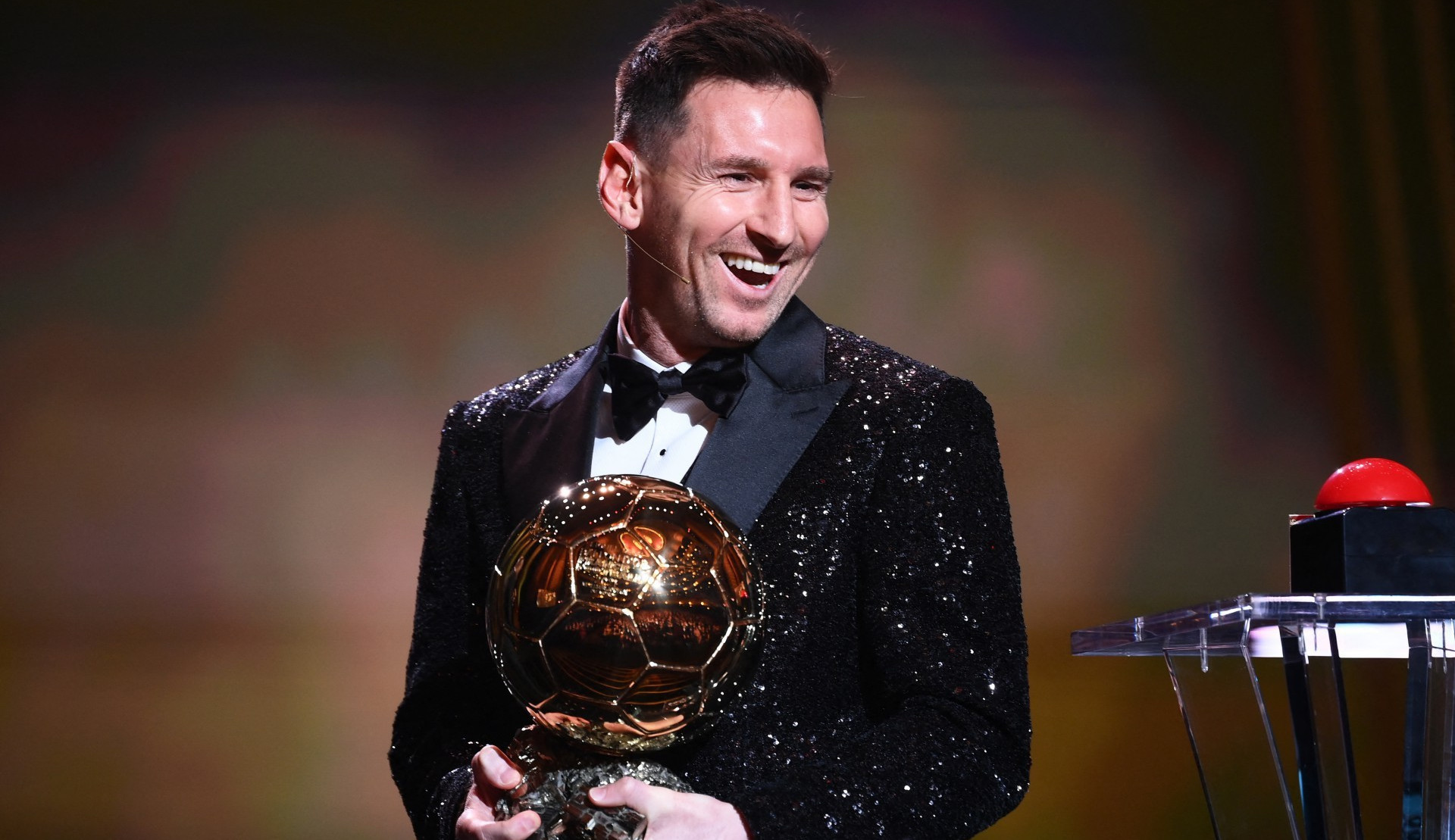 Pelé parabeniza Messi após conquista da Bola de Ouro: 'Justa homenagem'