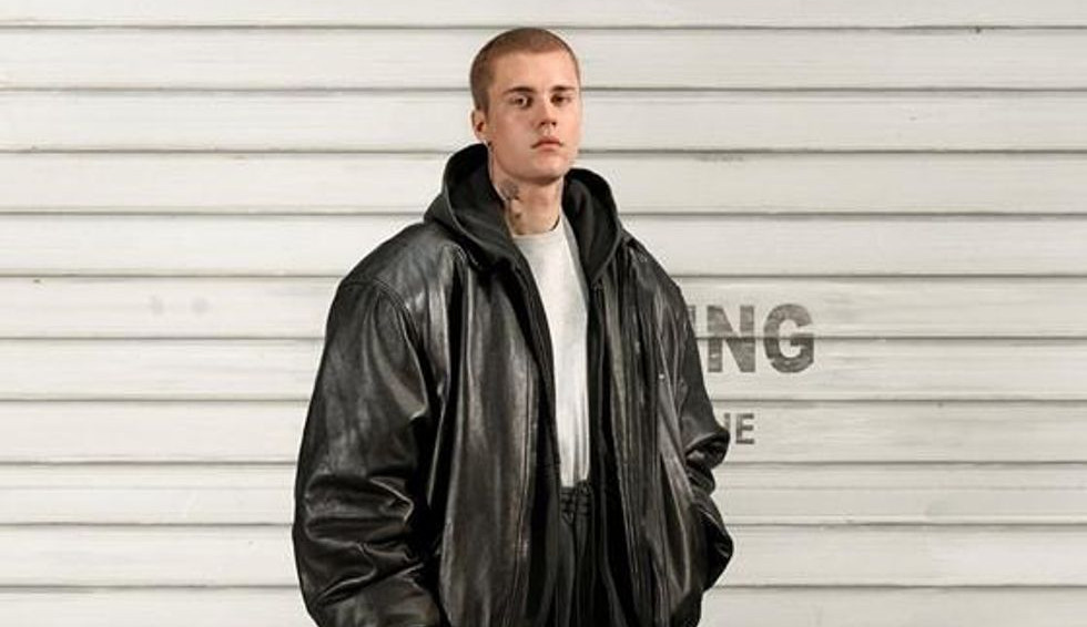 Justin Bieber é novo rosto da marca Balenciaga e chama atenção com seu look