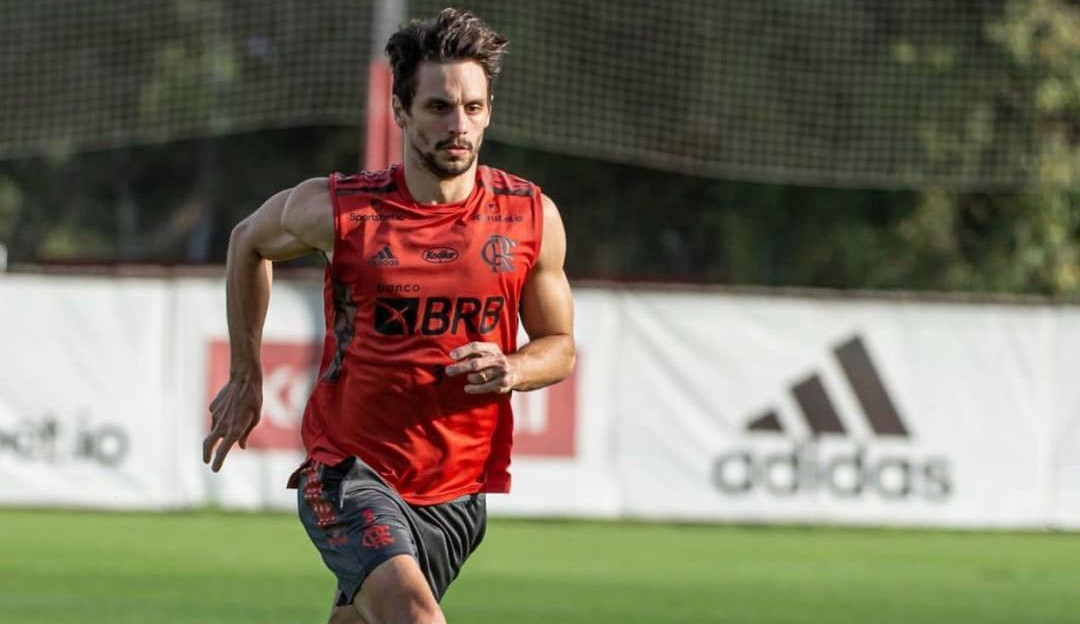 Flamengo confirma artroscopia em Vitinho e Rodrigo Caio
