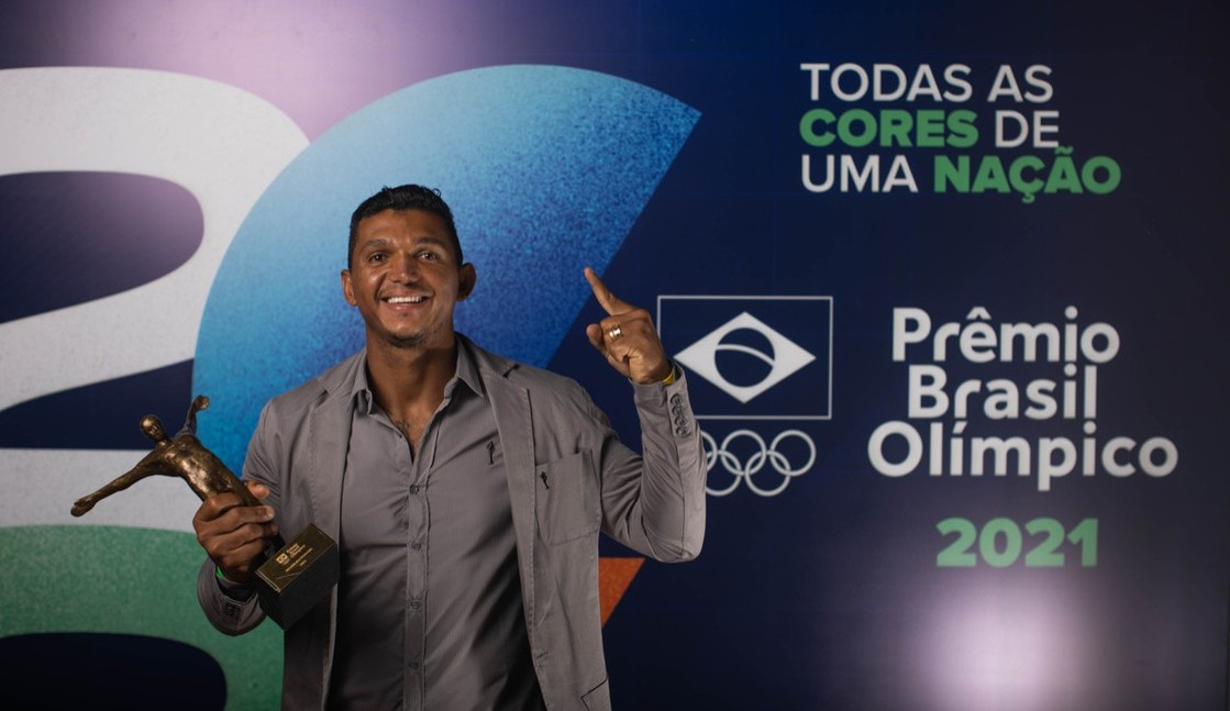 Isaquias Queiroz e Rebeca Andrade conquistam o Prêmio Brasil Olímpico