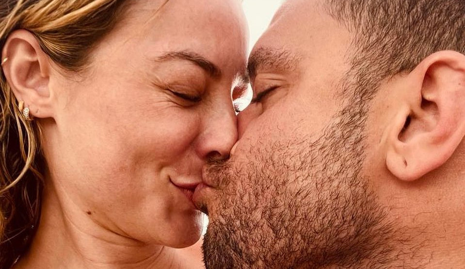 Beijo de Paolla Oliveira e Diogo Nogueira em redes sociais encantam os fãs