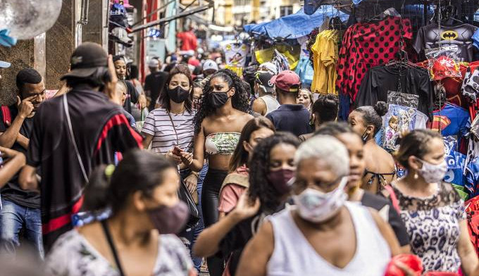 Consumidor brasileiro recupera parte da confiança no mercado, é o que diz Fundação Getulio Vargas