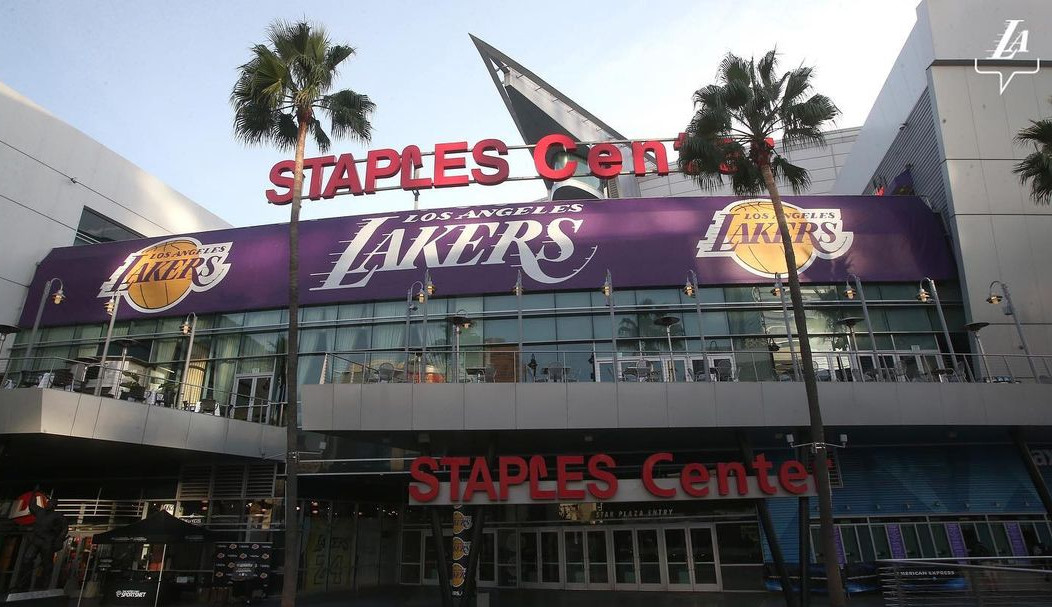 Em último jogo como Staples Center, Lakers é atropelado pelo Spurs