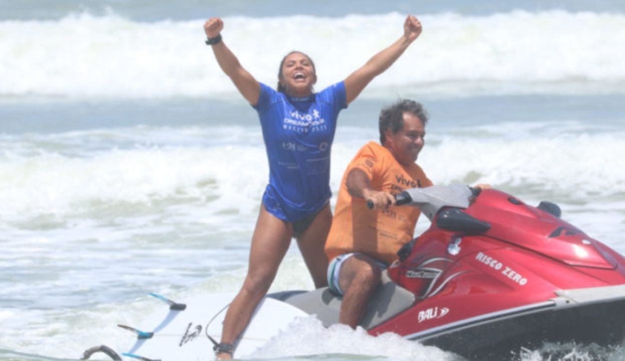 Tainá Hinckel é a nova campeã brasileira de surfe