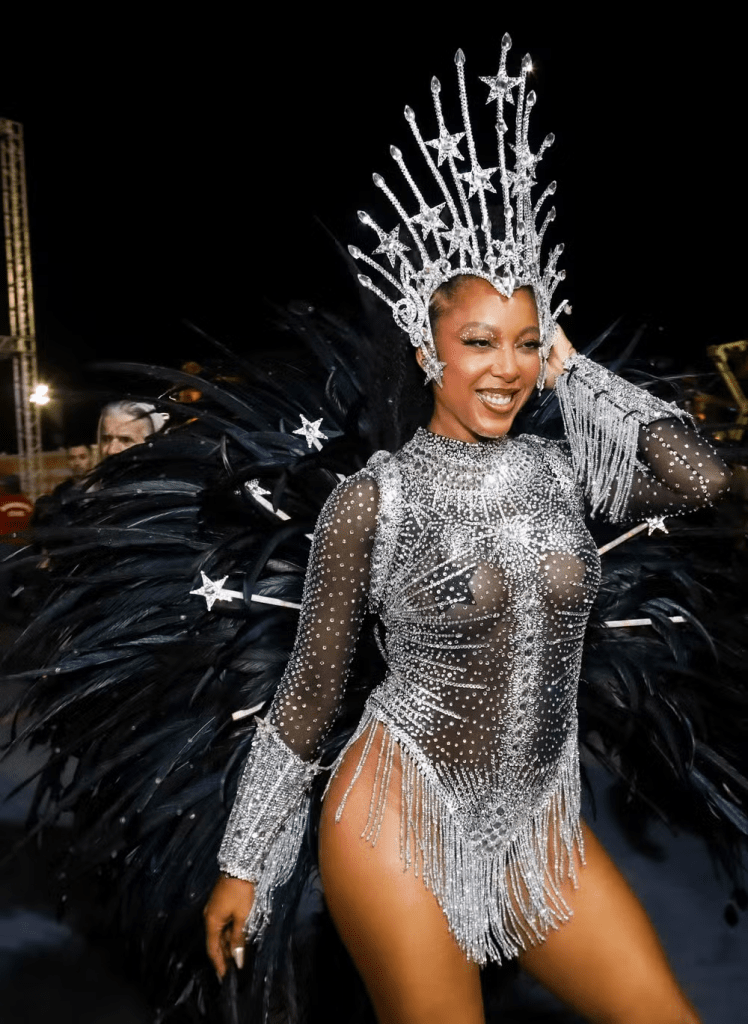 Carnaval 2024: Celebridades se destacam com looks transparentes