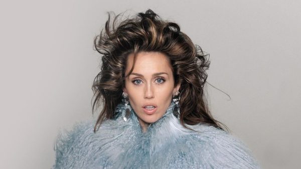 Miley Cyrus divulga capa do single “Doctor (Work It Out)”, parceria com Pharrell Williams