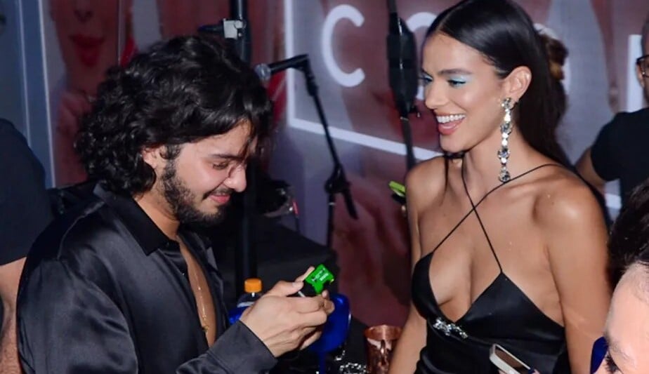 Bruna Marquezine e Xolo Maridueña curtem evento juntos em meio a rumores de namoro