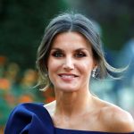 Rainha Letizia da Espanha mostra como usar os tons pasteis