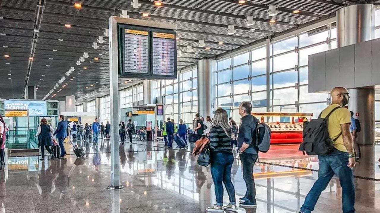 Mulheres são apreendidas por porte de skunk no aeroporto de Guarulhos