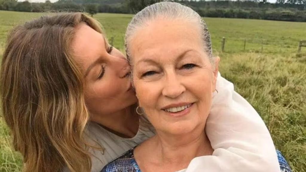 Amigos e familiares de Gisele Bündchen chegam ao velório de sua mãe