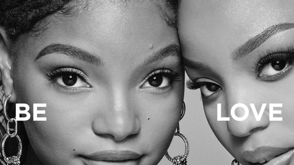 Nova campanha da Pandora Be love tem a participação de Selma Blair, Chloe e Halle Bailey.