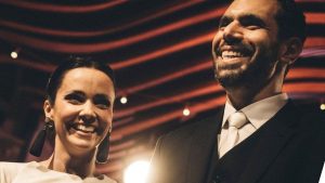 Atriz Débora Falabella e marido compartilham postagem rara nas redes sociais