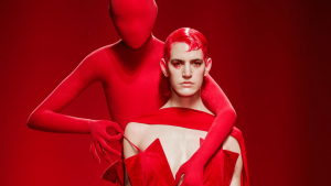 Robert Wun é um dos destaques na semana de Alta-Costura ao expor coleção sombria