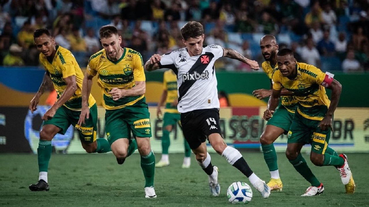 Luca Orellano durante partida com o Vasco