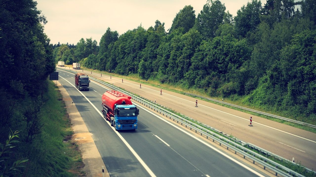 Caminhão autoestrada