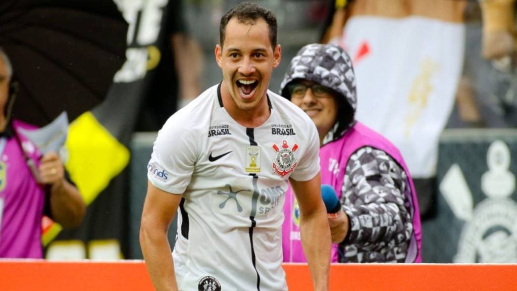 Rodriguinho anuncia sua aposentadoria no futebol e se torna empresário