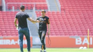 Depois de empate do Inter, Coudet admite desempenho abaixo do esperado