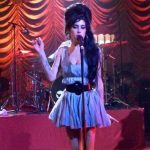 Amy Winehouse durante apresentação musical