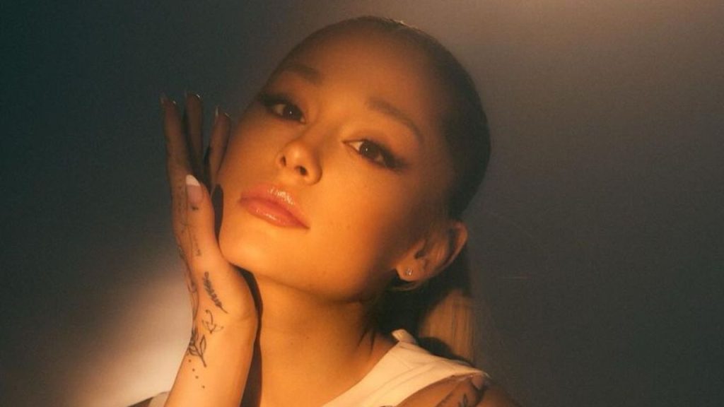 Ariana Grande se despede das gravações de “Wicked” com publicação enigmática
