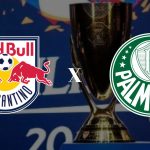 Ao fundo, taça do Paulistão; À esquerda, escudo Red Bull Bragantino; À direita, escudo Palmeiras