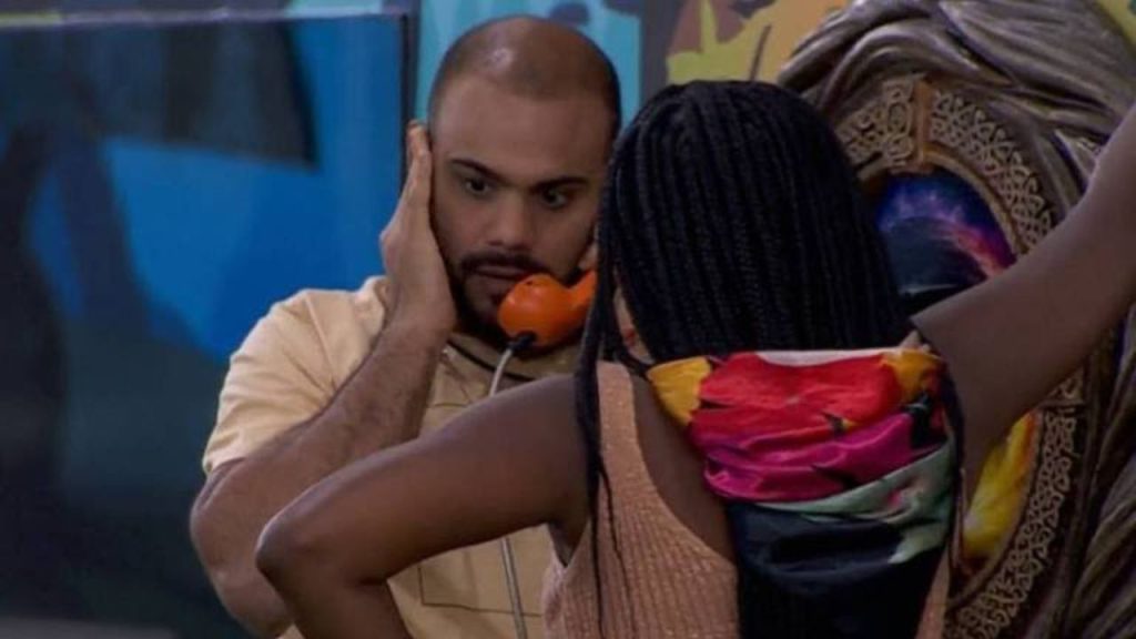 BBB24: primeiro Big Fone toca e Marcus Vinicius atende