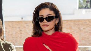 Celebridades marcam presença em desfile do estilista Jacquemus