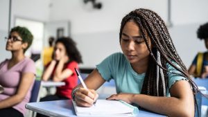 Senado aprova incentivo financeiro para estudantes do ensino médio