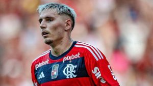 Varela entra na mira de outros clubes e pode deixar Flamengo
