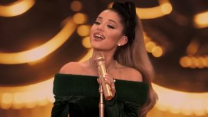 “Santa Tell Me”, de Ariana Grande, ultrapassa 1 bilhão no Spotify