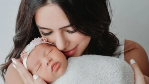 Bruna posta vídeo com filha de madrugada enquanto Neymar curte seu cruzeiro