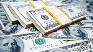 Entenda a queda do dólar no último ano