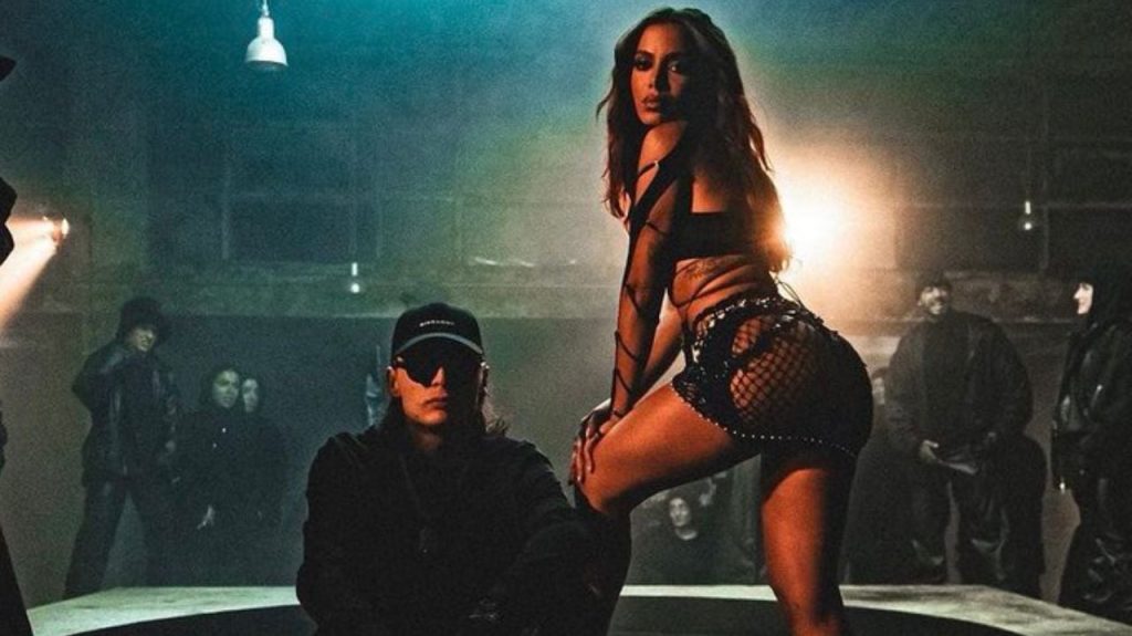 “Bellakeo” de Anitta e Peso Pluma alcança top 10 Global no Spotify