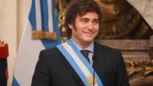 Milei deseja cobrar taxa de estrangeiros que estudam na Argentina