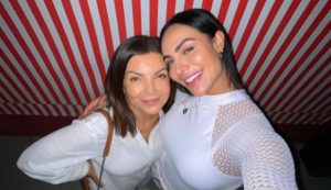 Aline Mineiro escolhe passar o reveillón em igreja evangélica com a família